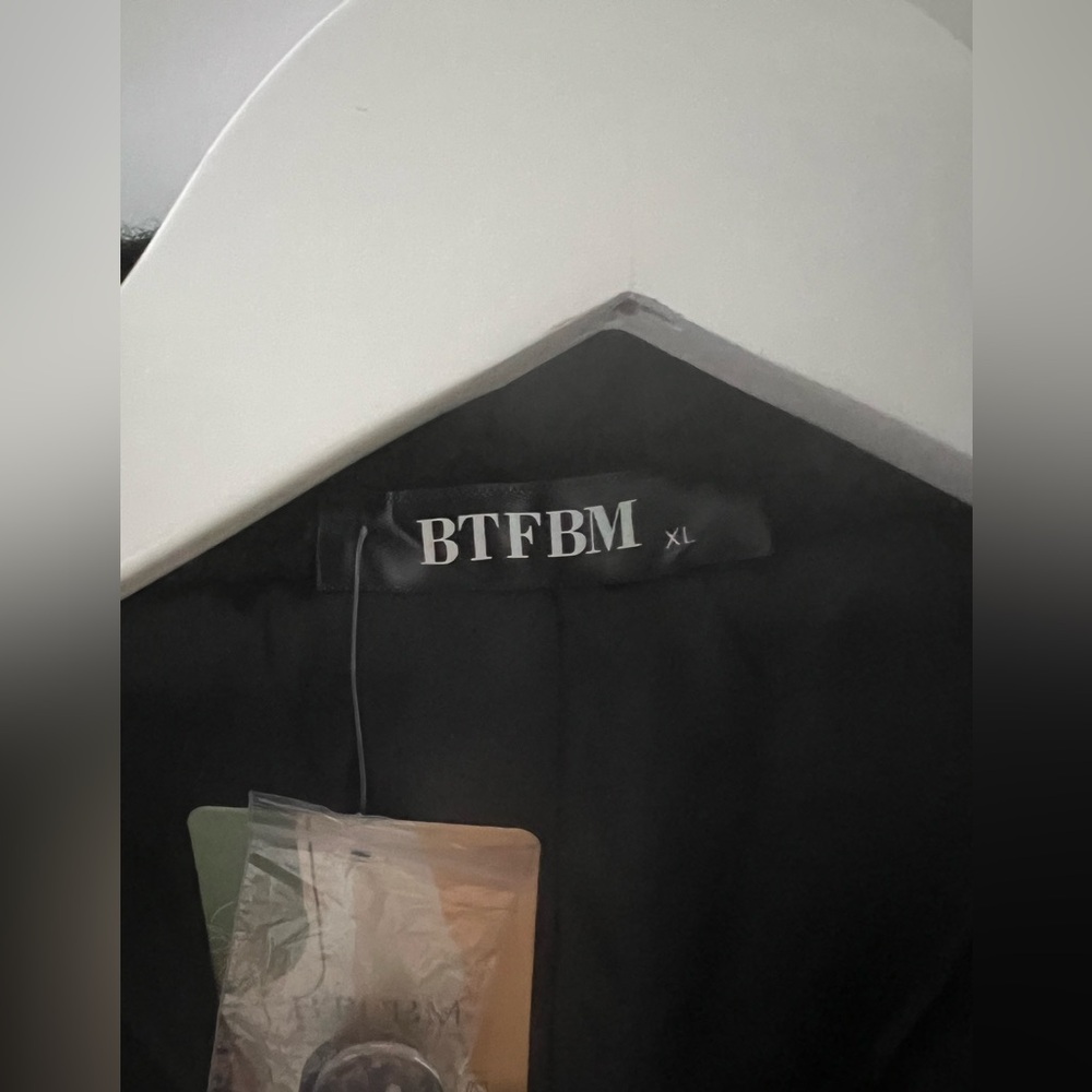 NEW with tags! XL Cropped Women's Black Fuzzy Textured Jacket from Amazon. - Picture 7 of 10